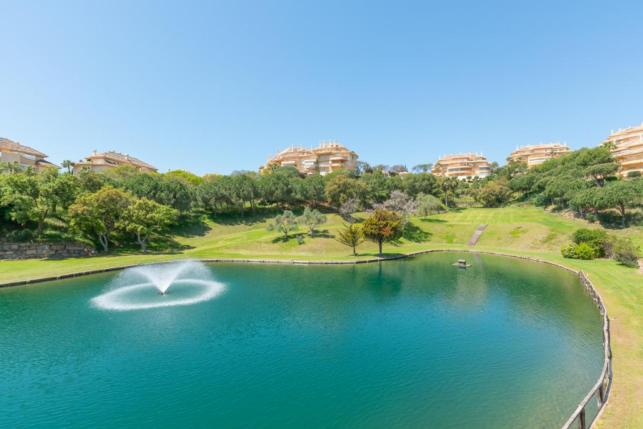 Precioso Elvira Hills. *